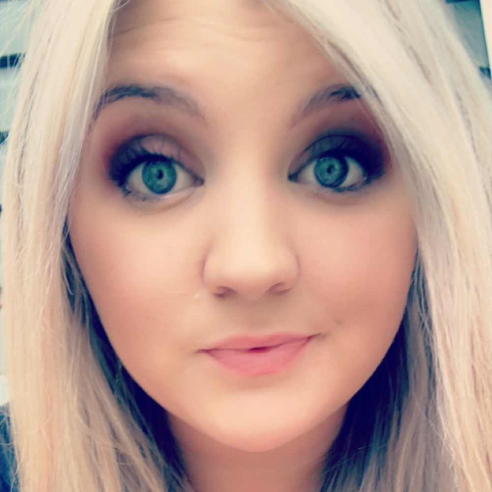 Meet your Posher, Ashley